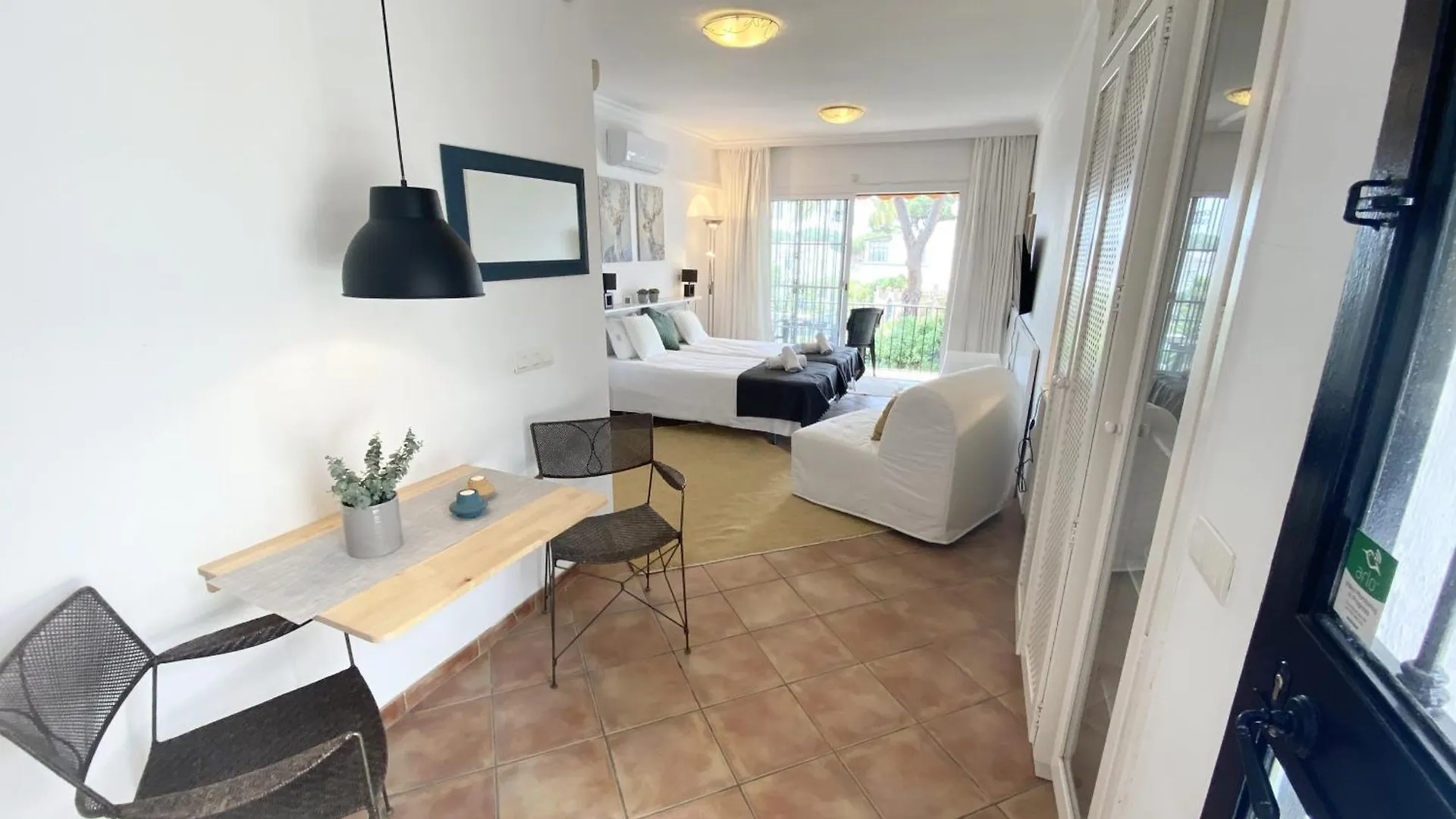 N02 Los Rosales - Studio Sitio de Calahonda 아파트